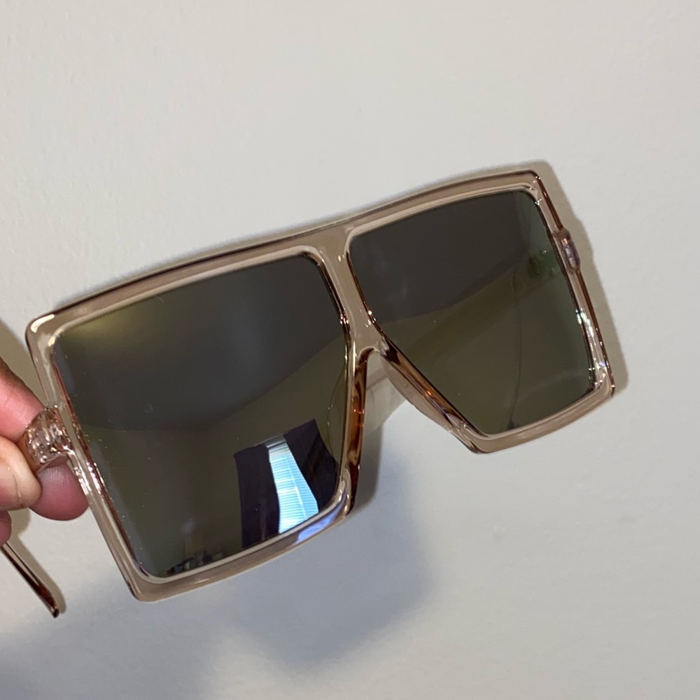 Nude/Clear Shades